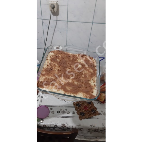 Bisküvili irmik tatlısı