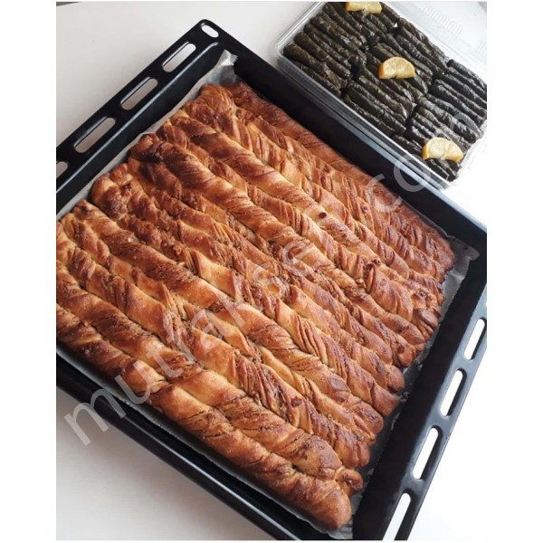 Haşhaşlı cevizli el açması börek