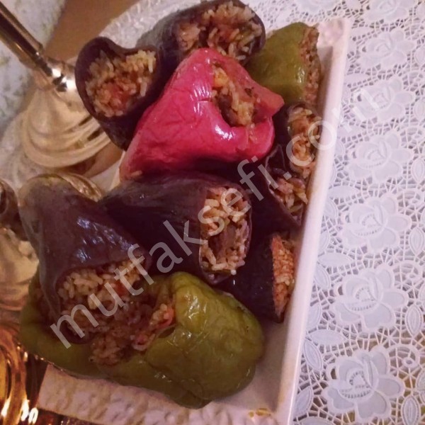 Kuru biber ve patlıcan dolması