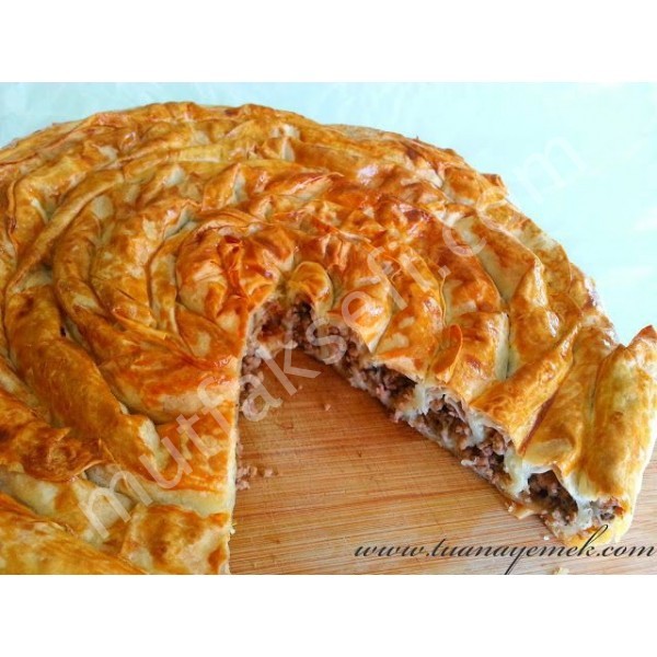 Kıymalı börek çok lezetli