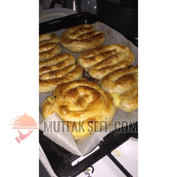 El açması nefis kıymalı börek