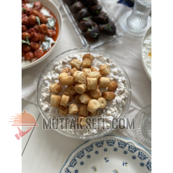 Çıtır yufkalı tavuklu nohut salatası